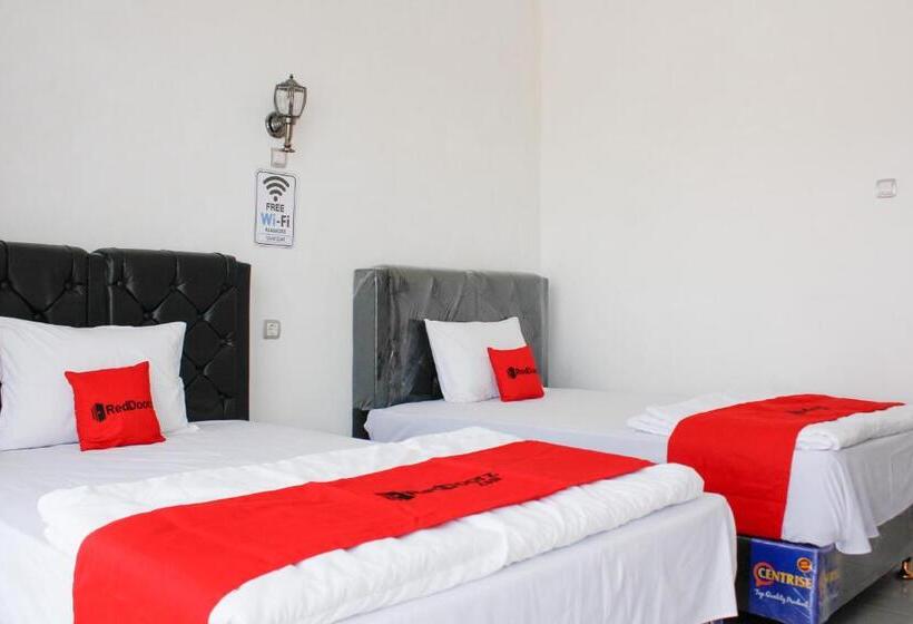 فندق Reddoorz Syariah Near Kawasan Wisata Gunung Prau Dieng