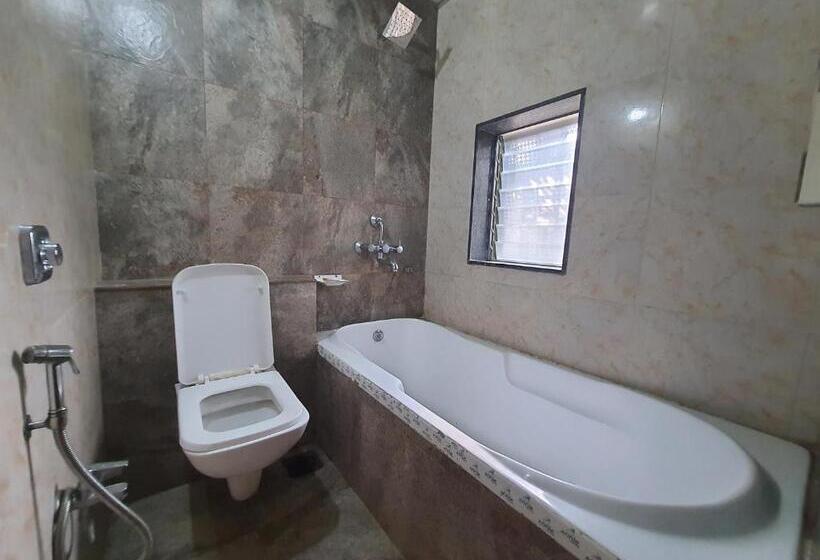 فندق Saifarm Resort Lonavala