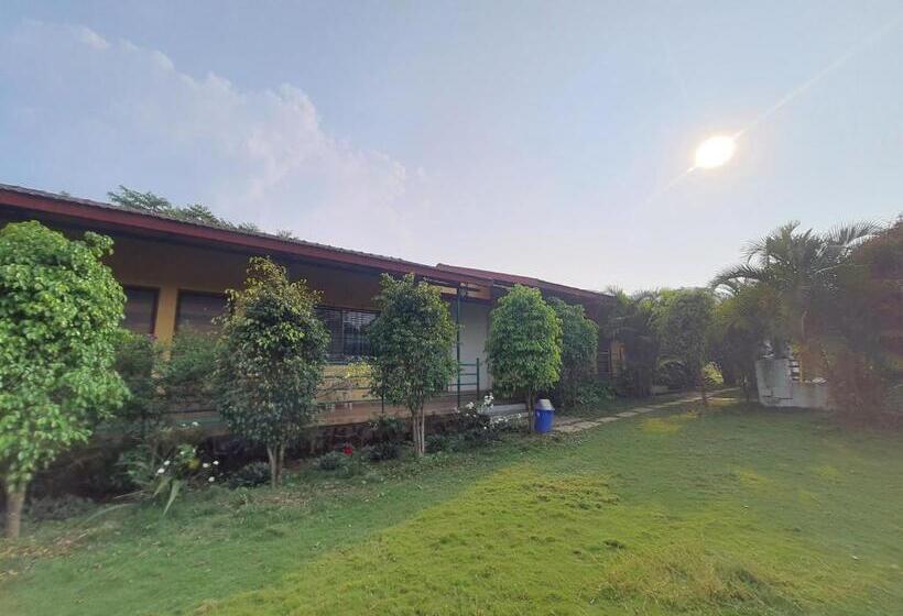 בית מלון כפרי Saifarm Resort Lonavala