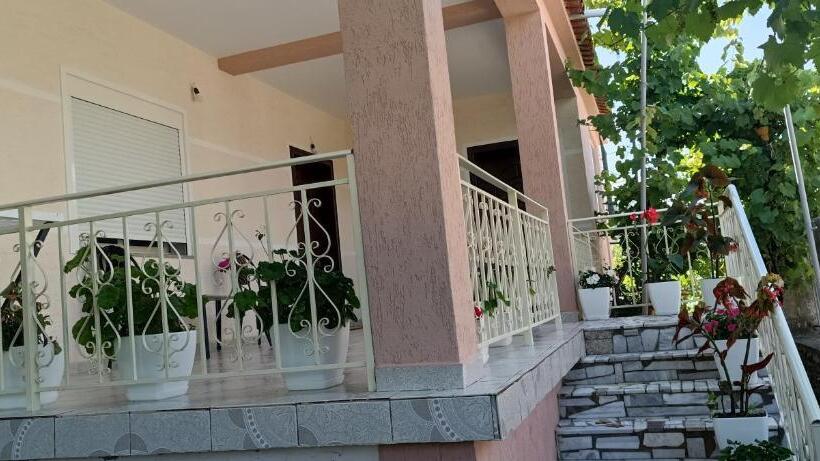 پانسیون Eljos House Permet