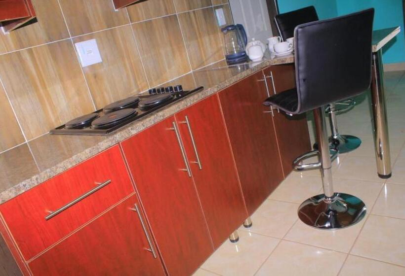 פנסיון The Good Life Royal Guest House