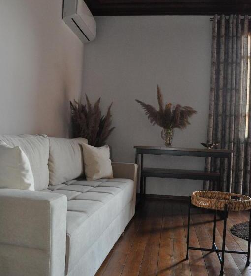 پانسیون Timber Guest House