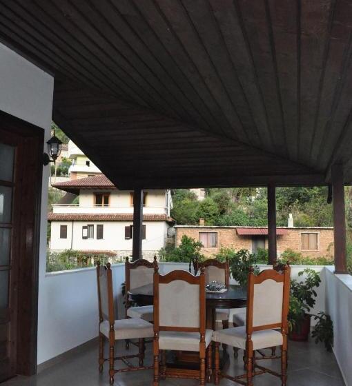 پانسیون Timber Guest House
