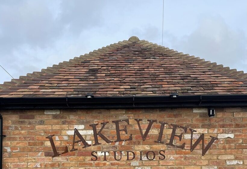 ベッドアンドブレックファースト Lakeview Studios