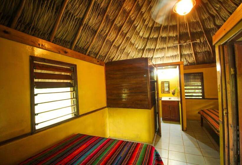 בית מלון כפרי Cohune Palms River Cabanas