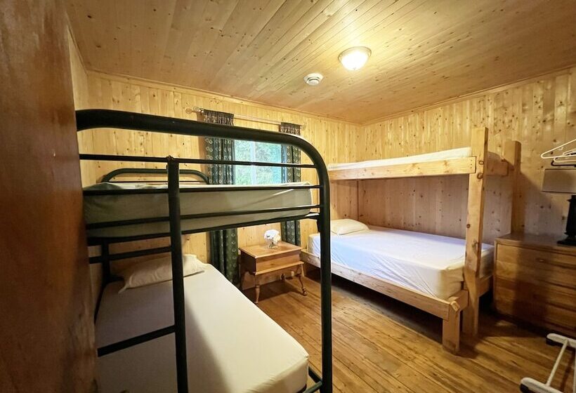 ホテル Lake Onaping Lodge