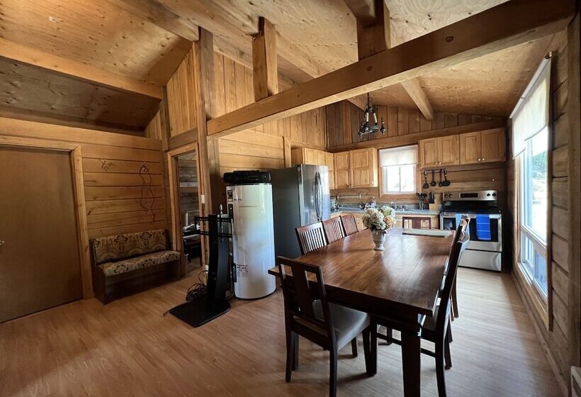 ホテル Lake Onaping Lodge