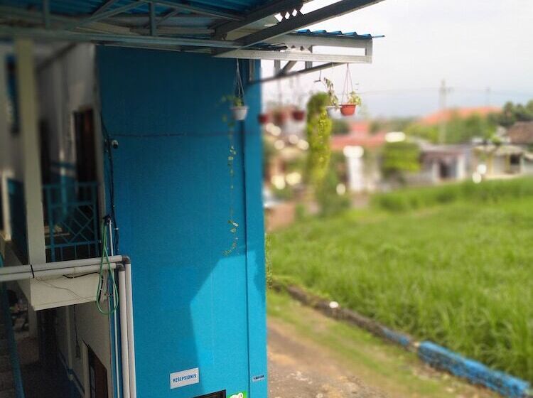ホテル Penginapan Banyu Biruku