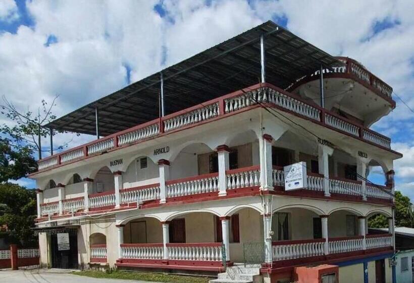 بنسيون Arnold's Guest House