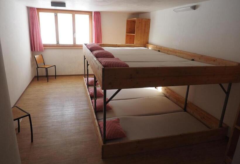 ユースホステル Tgantieni Sot   Haus Mit Herz