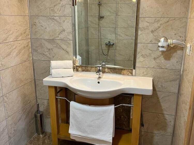 Alicra Hotel çıralı