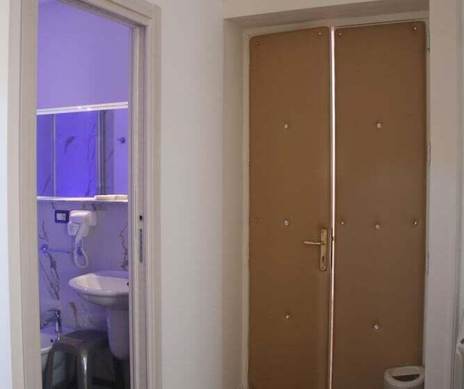 مسافرخانه Messina 41