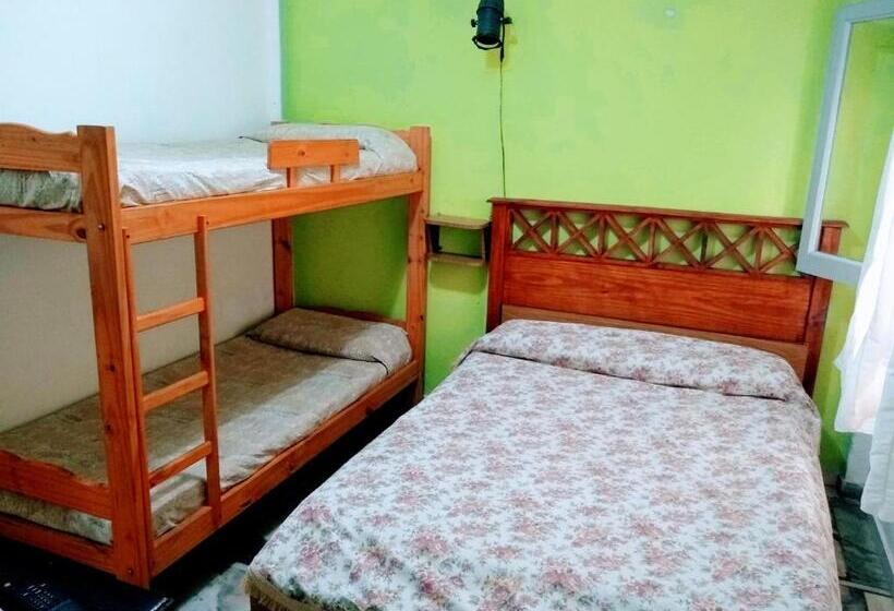 ホテル Hostel Megaró