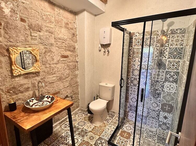 בית מלון כפרי Lalekar Konuk Evi