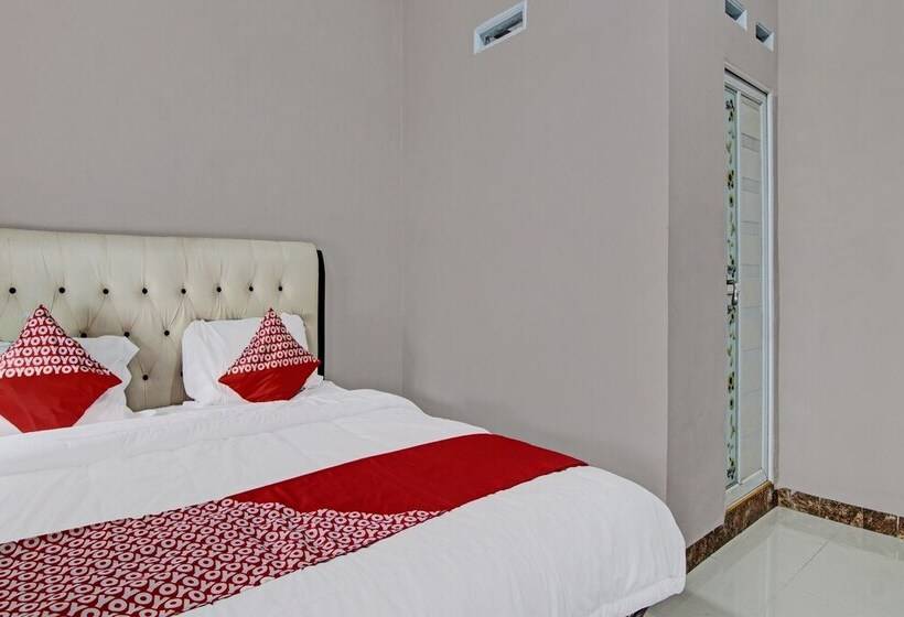ホテル Putri Homestay Syariah By Oyo