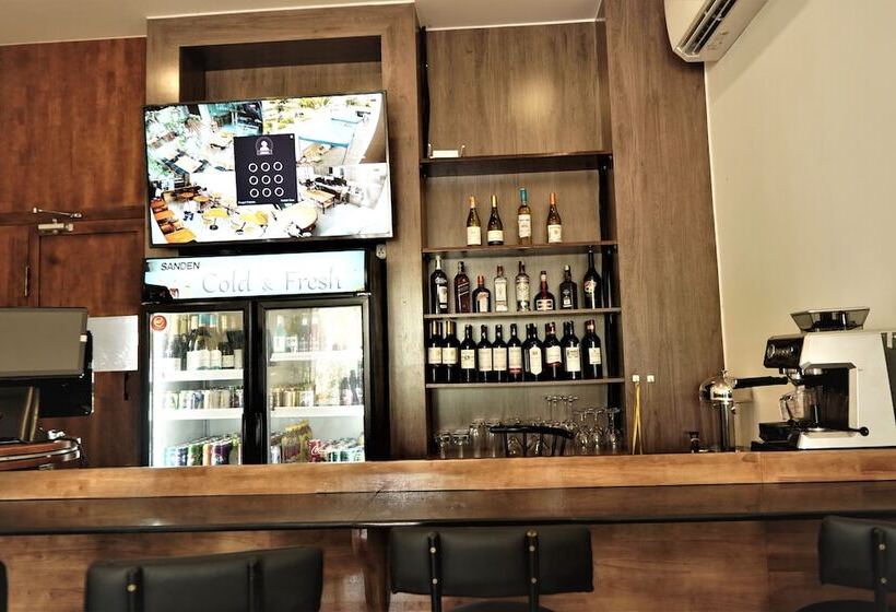 فندق Secret Head Quarters Phnom Penh