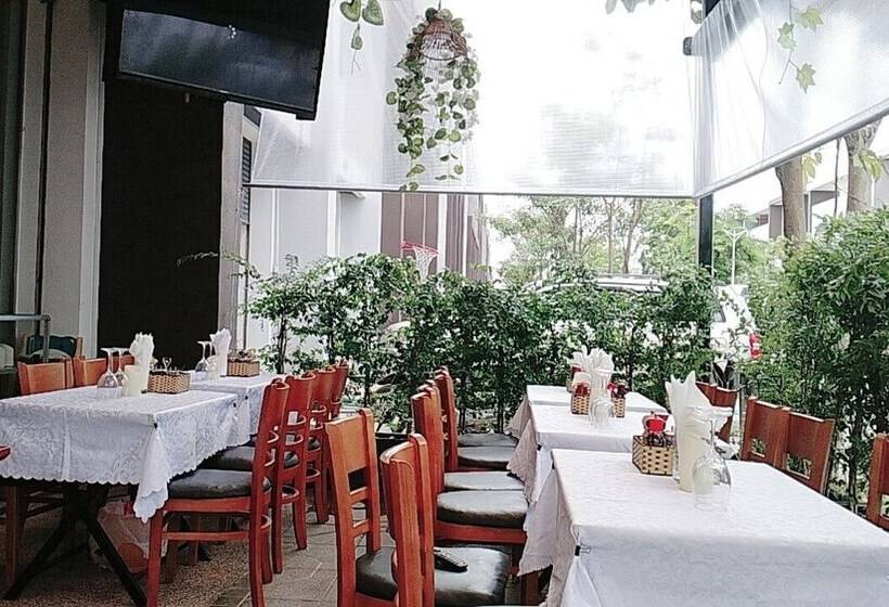 فندق Secret Head Quarters Phnom Penh