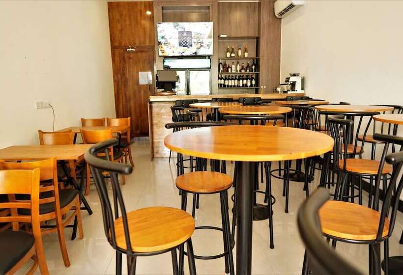 فندق Secret Head Quarters Phnom Penh