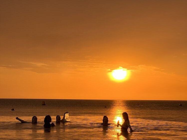 هتل The Orange House