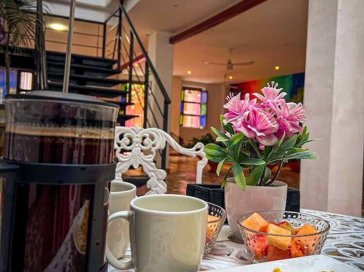 هتل The Orange House