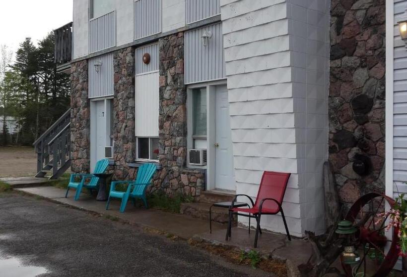 Nipigon Travelers Motel