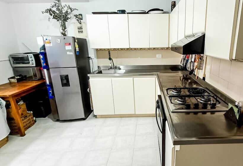 پانسیون Moradia Laureles Medellin