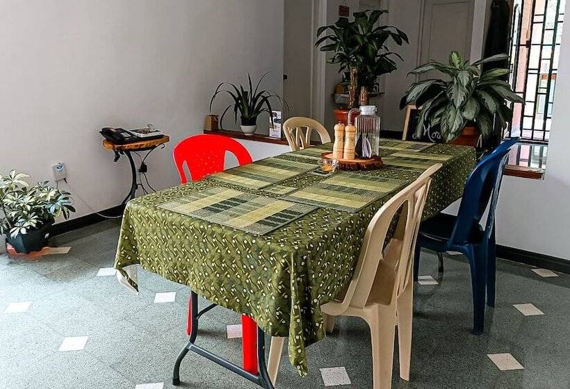 پانسیون Moradia Laureles Medellin