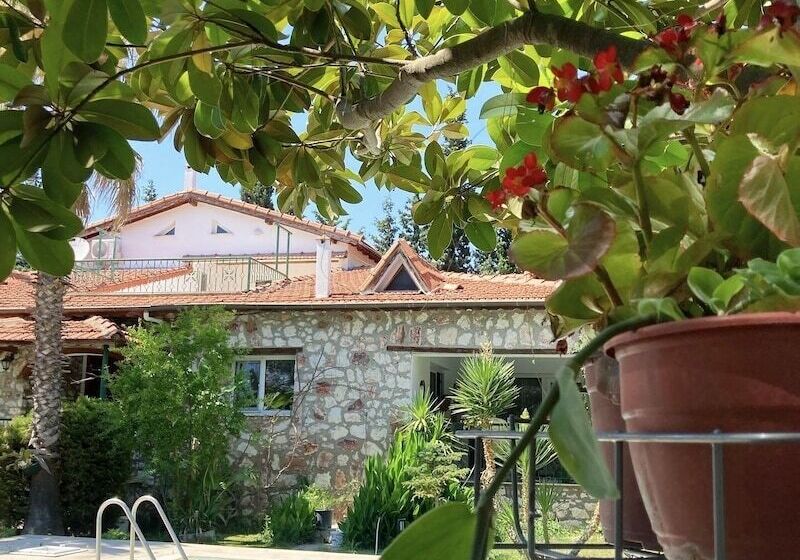 Отель Urla Bella