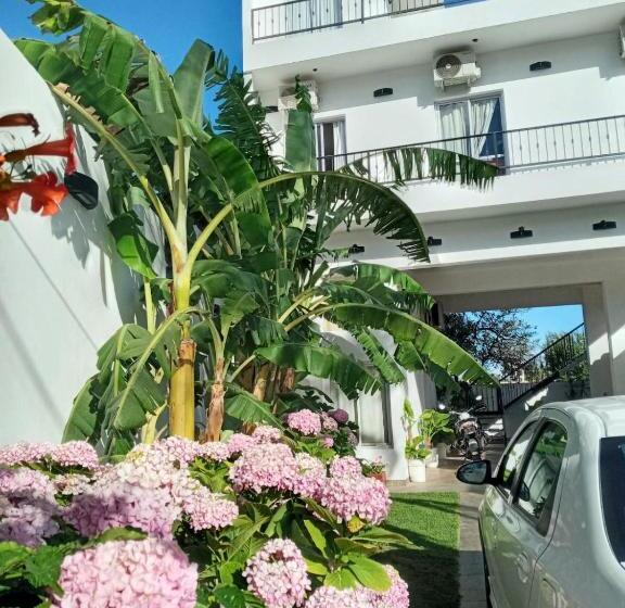 ベッドアンドブレックファースト Posada Las Hortensias