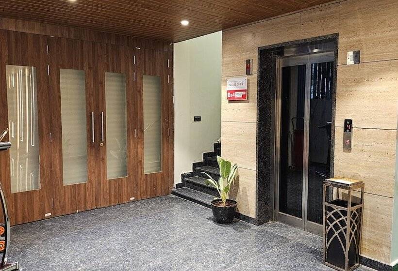 هتل Emerald Urban Comforts