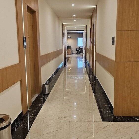 هتل Emerald Urban Comforts