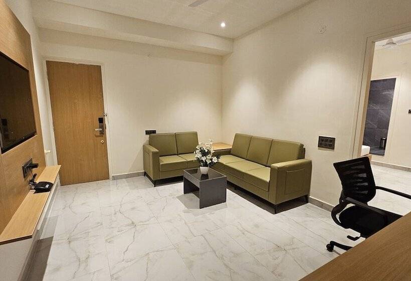 هتل Emerald Urban Comforts