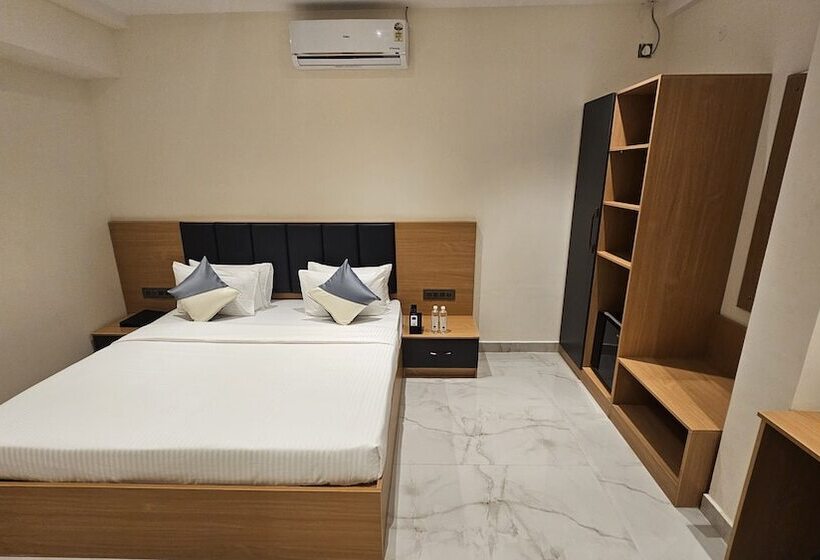 هتل Emerald Urban Comforts