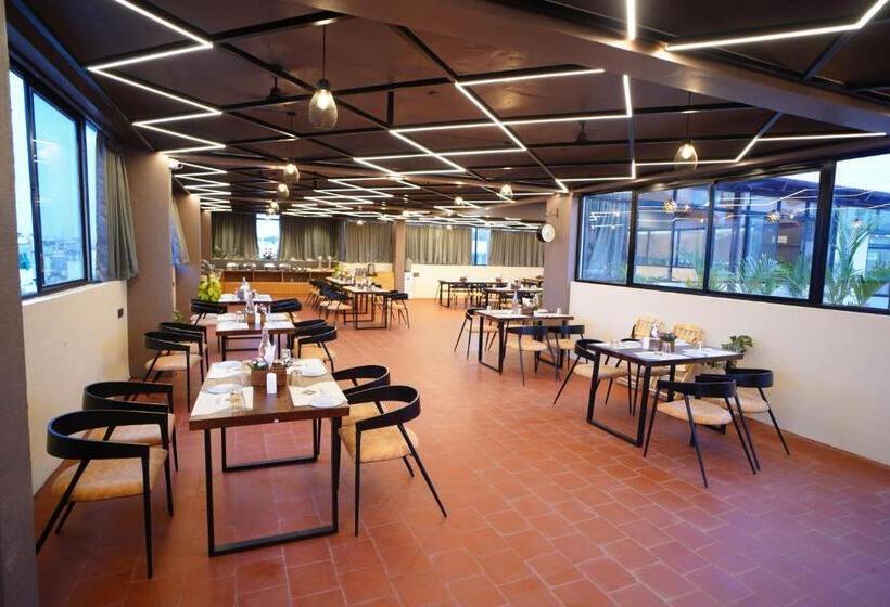 هتل Emerald Urban Comforts