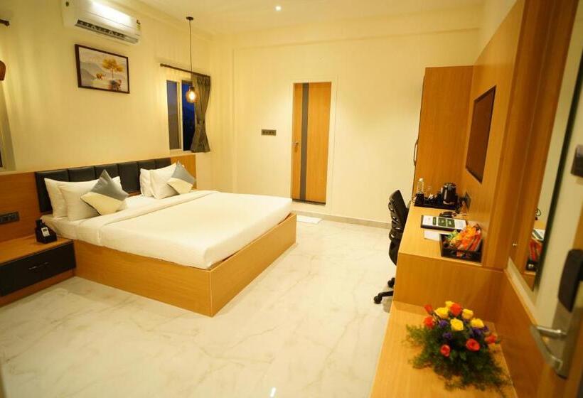 هتل Emerald Urban Comforts