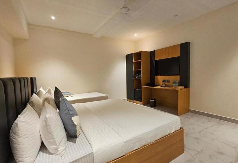 هتل Emerald Urban Comforts