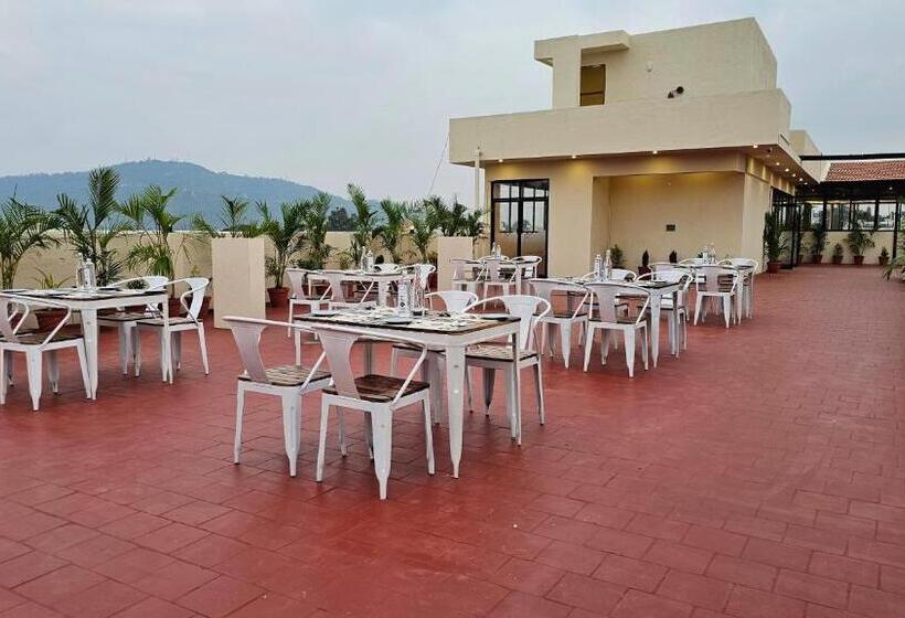 هتل Emerald Urban Comforts