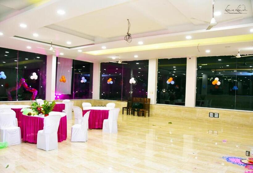 בית מלון כפרי Four Seasons Resort Ajanta