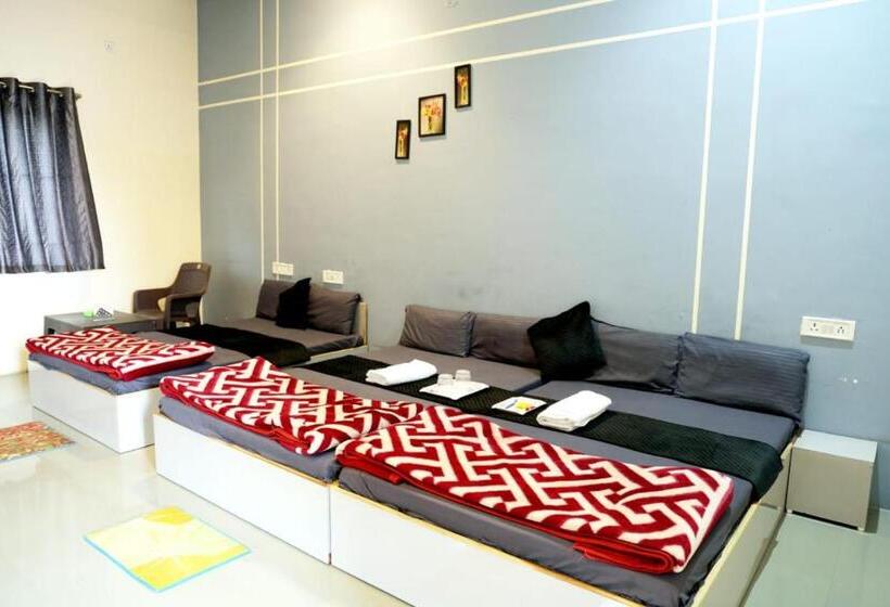 ホテル The Villa,sanawad