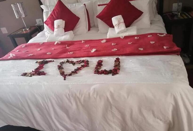 فندق Tiveka Game Lodge