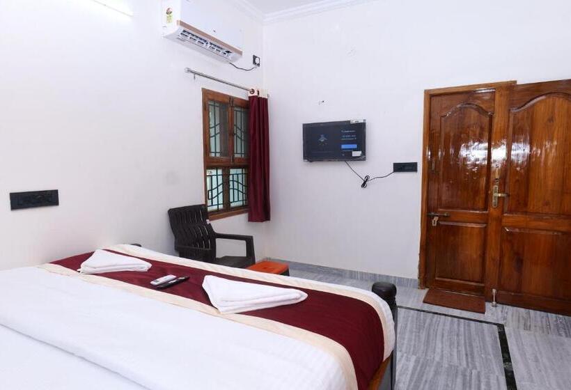 פנסיון Sris Guest House