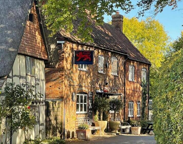 旅馆 The Red Lion