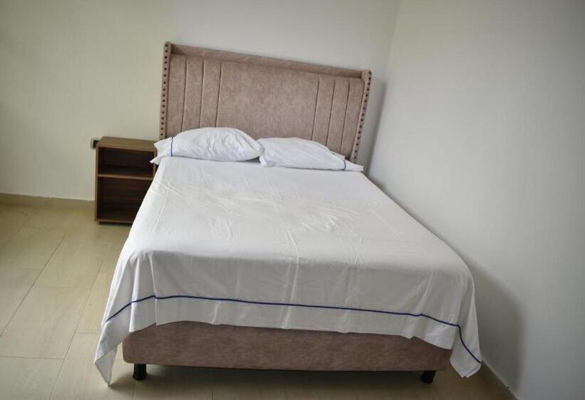 هتل Chalet Lo Tres Hermanos