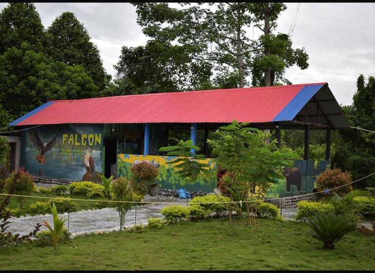فندق Falcon Jungle Resort
