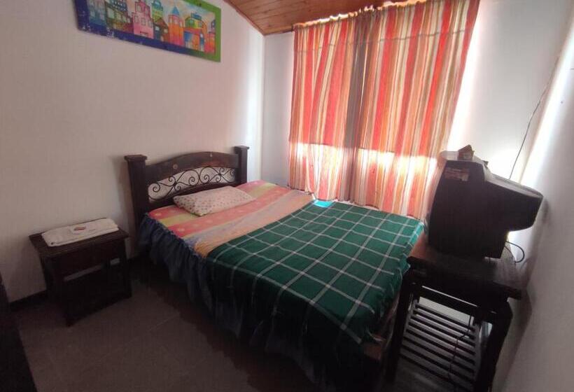 هتل Habitaciones Con 1 Cama Y Baño Privado