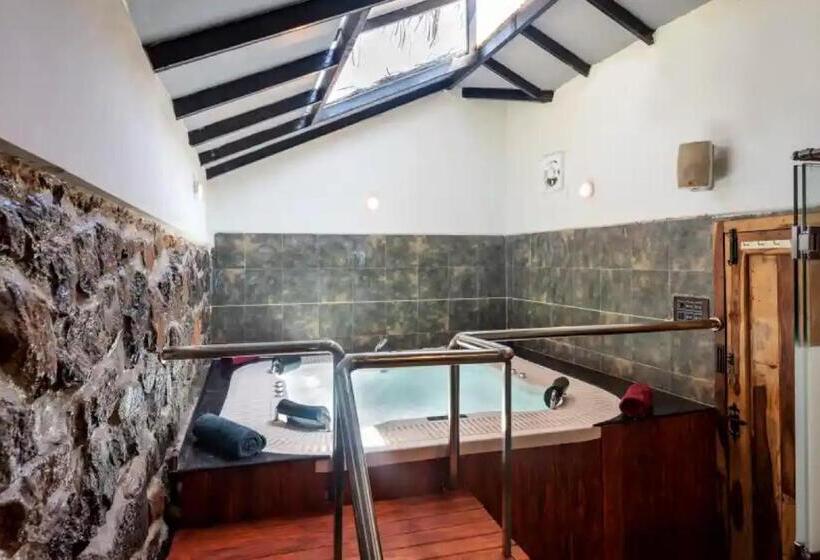 בית מלון כפרי Parnakuti Villa