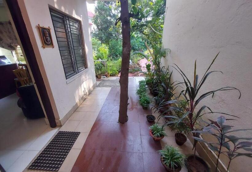 ホテル Rajlaxmi Resort   Pure Veg