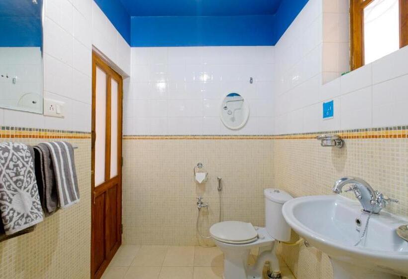 فندق Skylark Resort