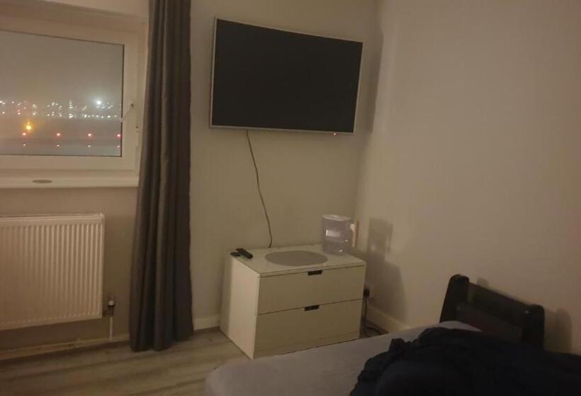 پانسیون London City Airport   Rooms