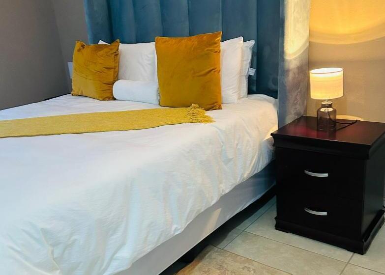 膳宿费 Serene Accommodation Palace